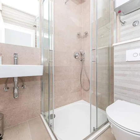 Expansive Retreat With Private Pool & Bbq, Near The - Six Bedroom * Kaštela