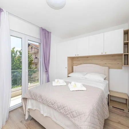 Villa Expansive Retreat With Private Pool & Bbq, Near The - Six Bedroom Kastela
