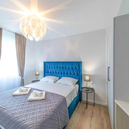 Expansive Retreat With Private Pool & Bbq, Near The - Six Bedroom * Kastela